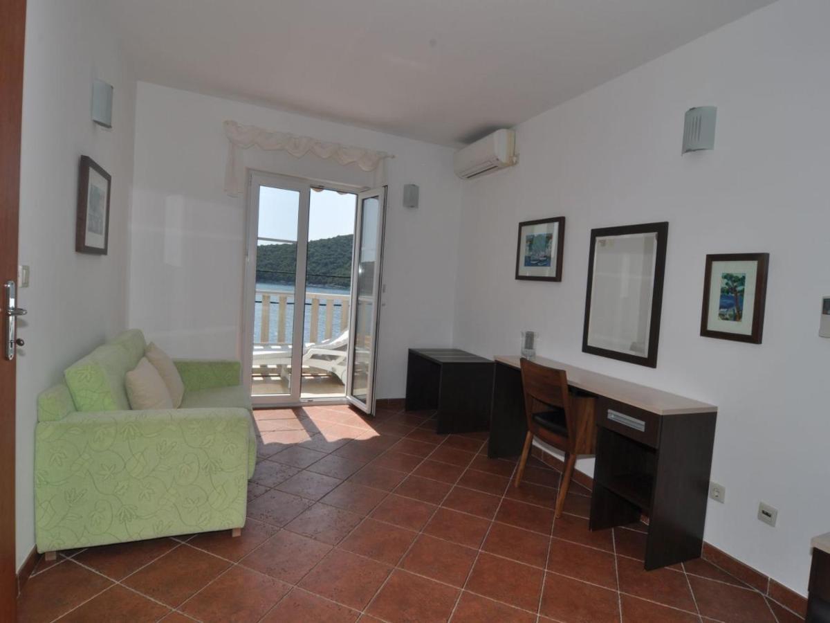Lägenhet Marina- Beachfront, Sea View And Free Parking