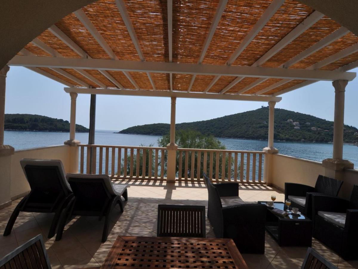 Lägenhet Marina- Beachfront, Sea View And Free Parking