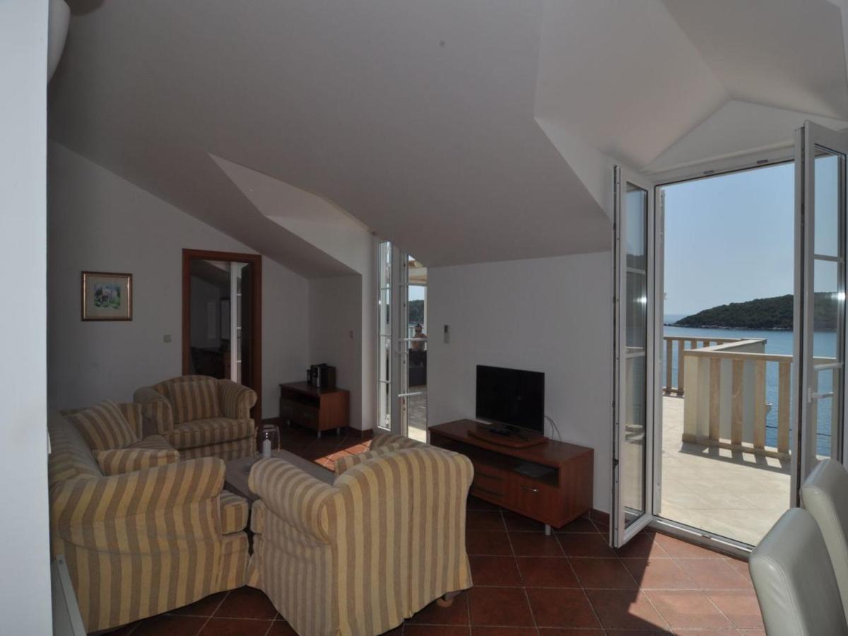 Lägenhet Marina- Beachfront, Sea View And Free Parking *
