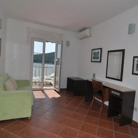Holiday Home Marina- Beachfront, Sea View And Free Parking Molunat Kültér fotó