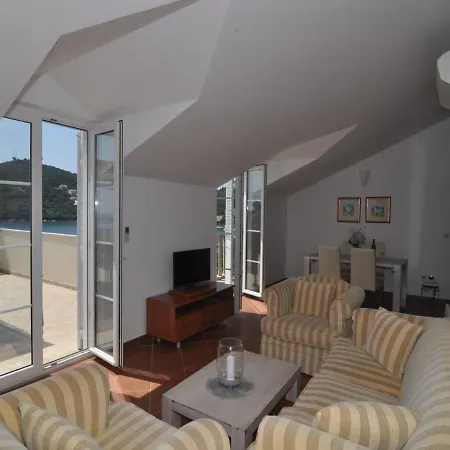 Holiday Home Marina- Beachfront, Sea View And Free Parking Molunat Kültér fotó