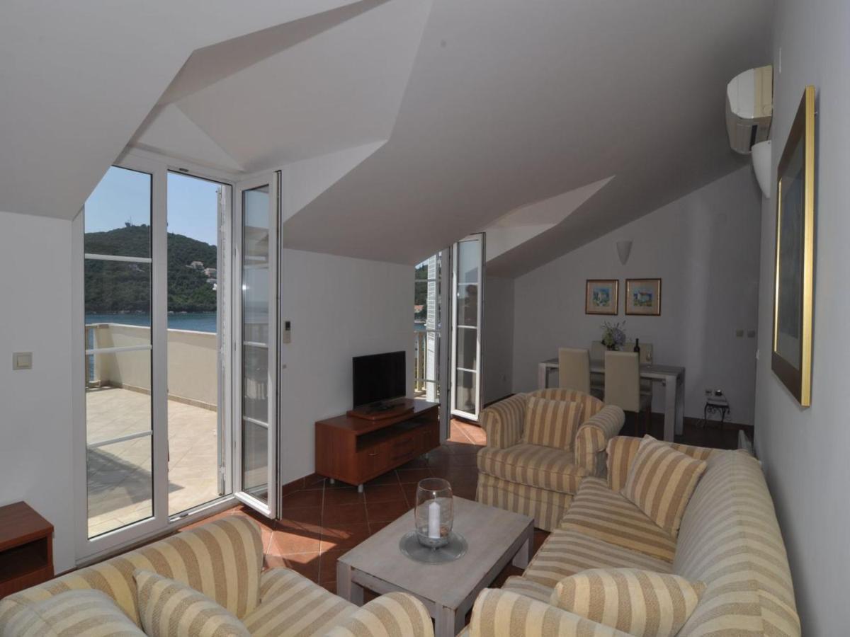 Marina- Beachfront, Sea View And Free Parking Apartment Molunat
