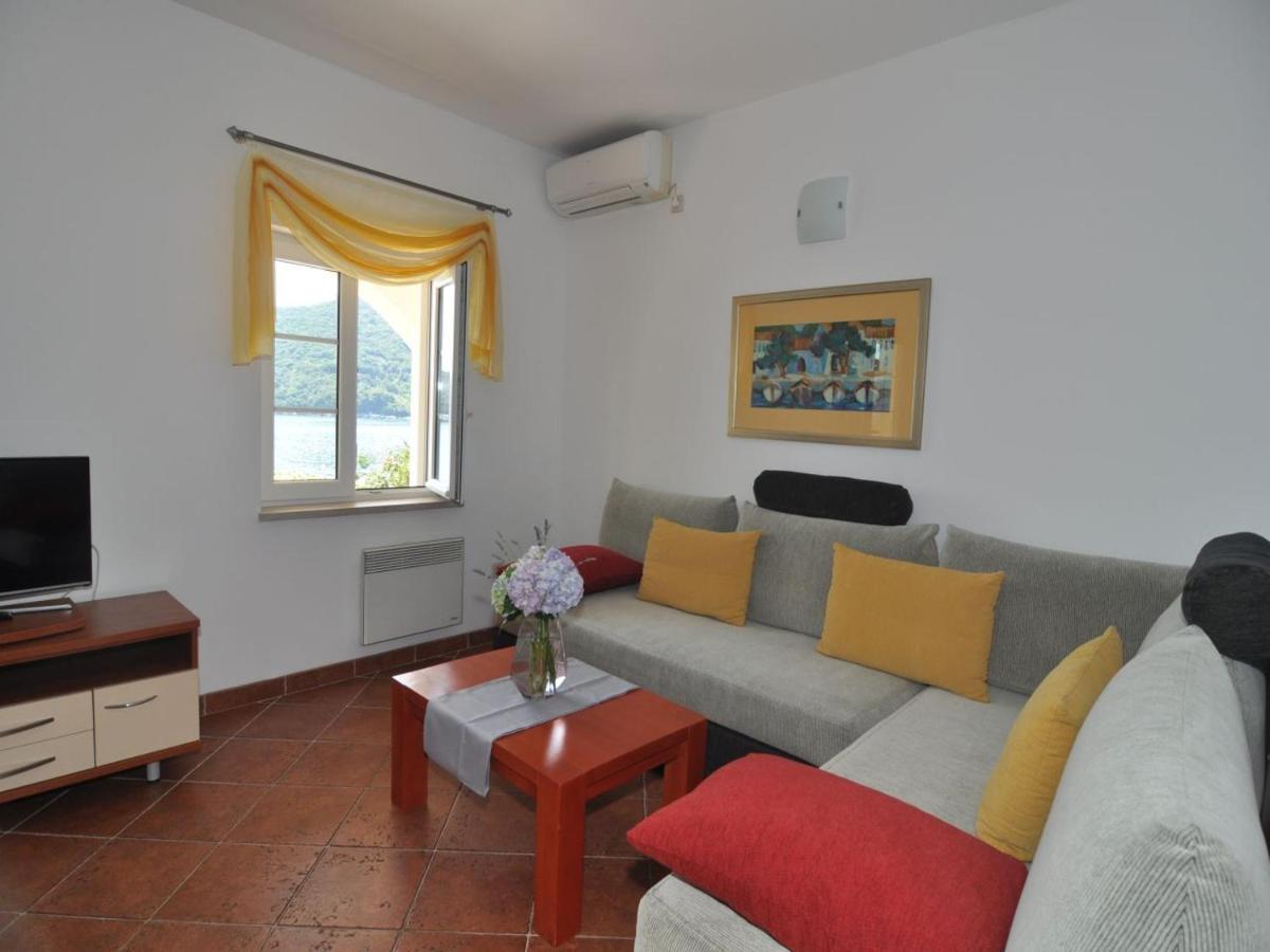 Apartment Marina- Beachfront, Sea View And Free Parking *