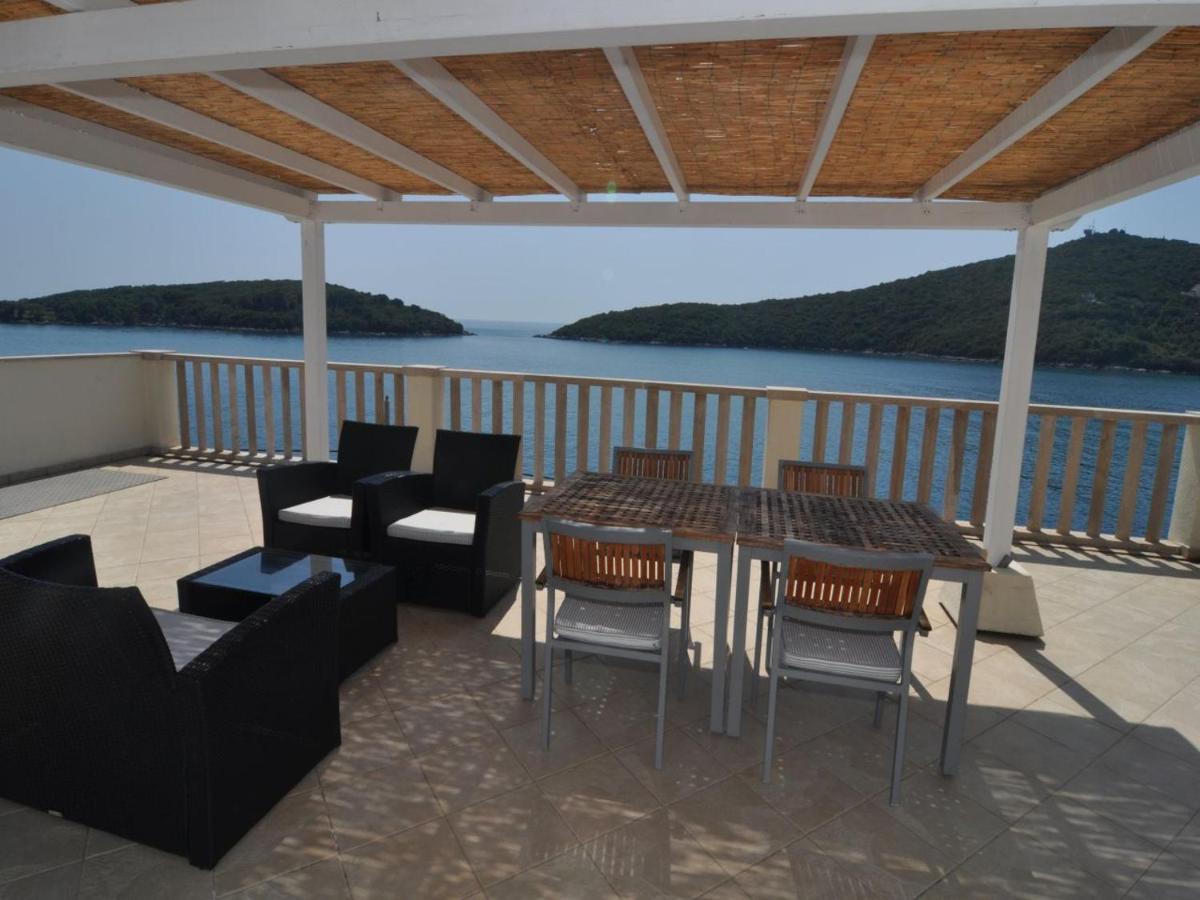 Marina- Beachfront, Sea View And Free Parking Apartment