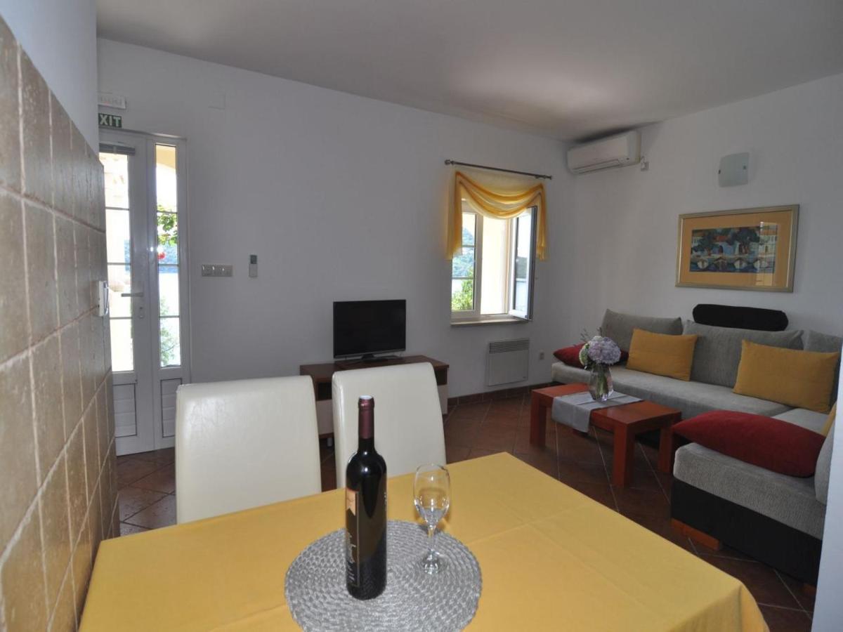 Marina- Beachfront, Sea View And Free Parking