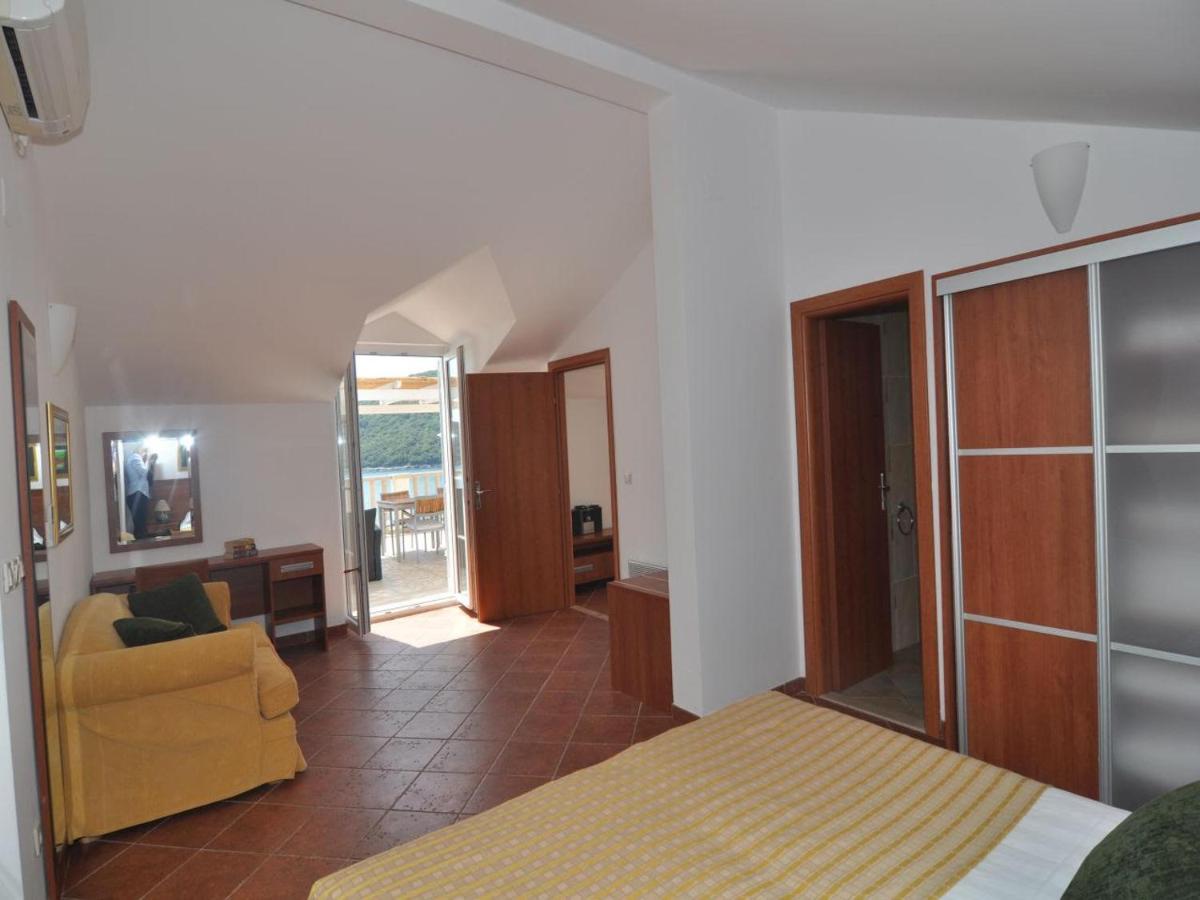 Apartment Marina- Beachfront, Sea View And Free Parking Molunat