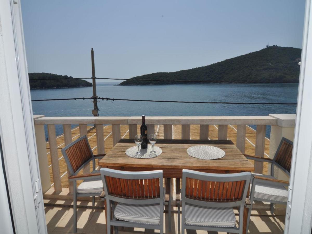 Apartment Marina- Beachfront, Sea View And Free Parking