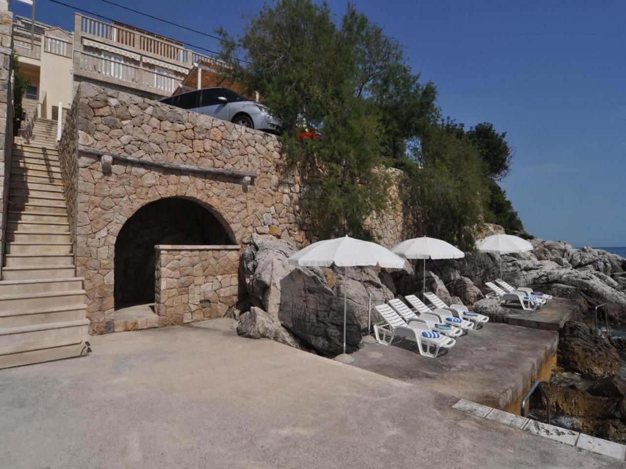 Marina- Beachfront, Sea View And Free Parking