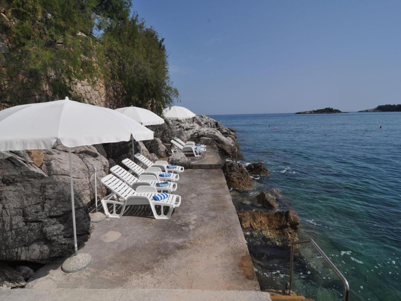 Marina- Beachfront, Sea View And Free Parking Molunat