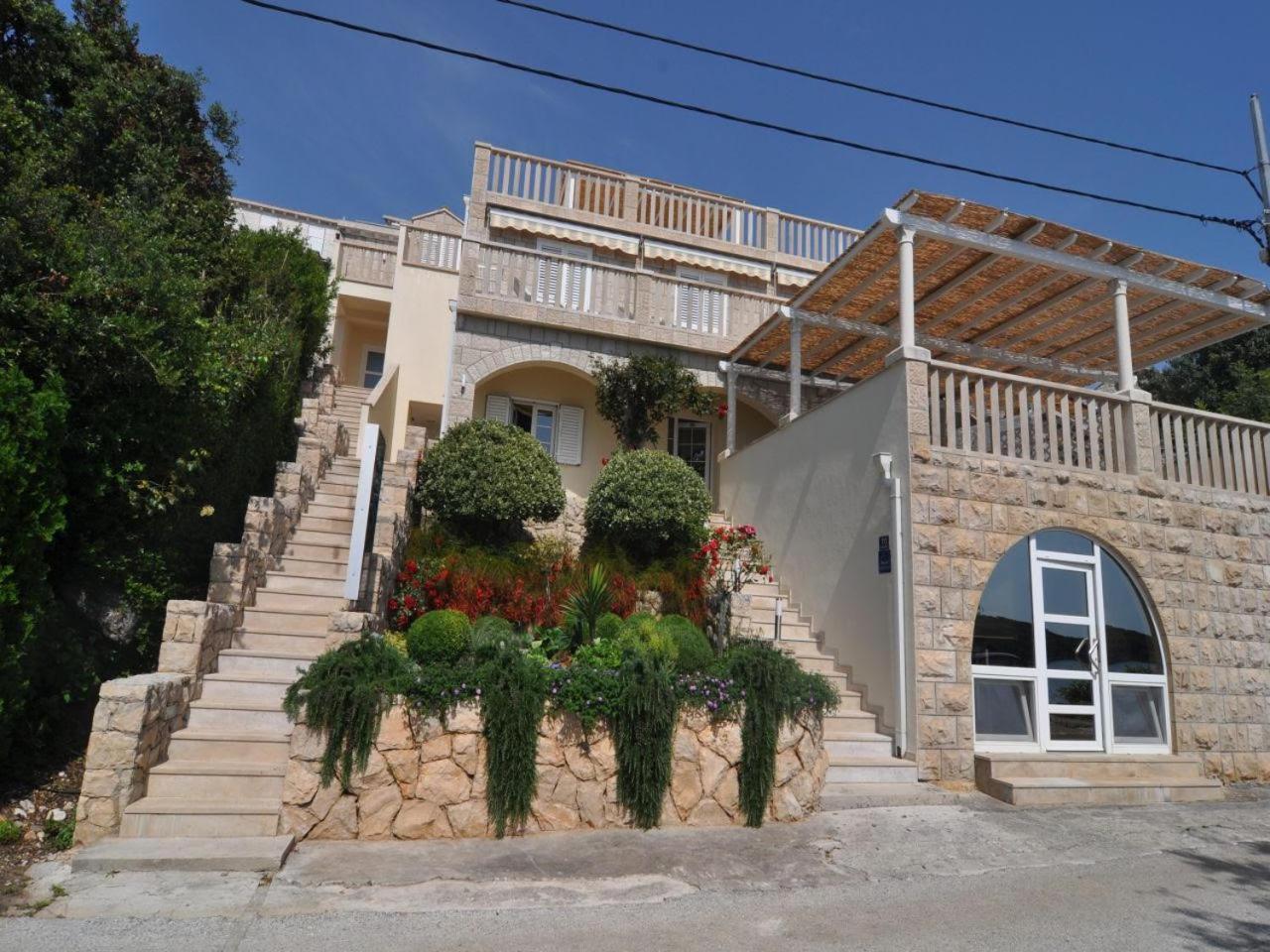 Marina- Beachfront, Sea View And Free Parking Apartment Molunat